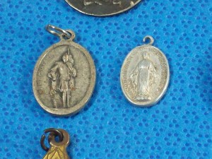 group of religious medals 008